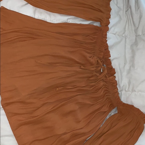 Off the shoulder long sleeve. - Picture 1 of 1